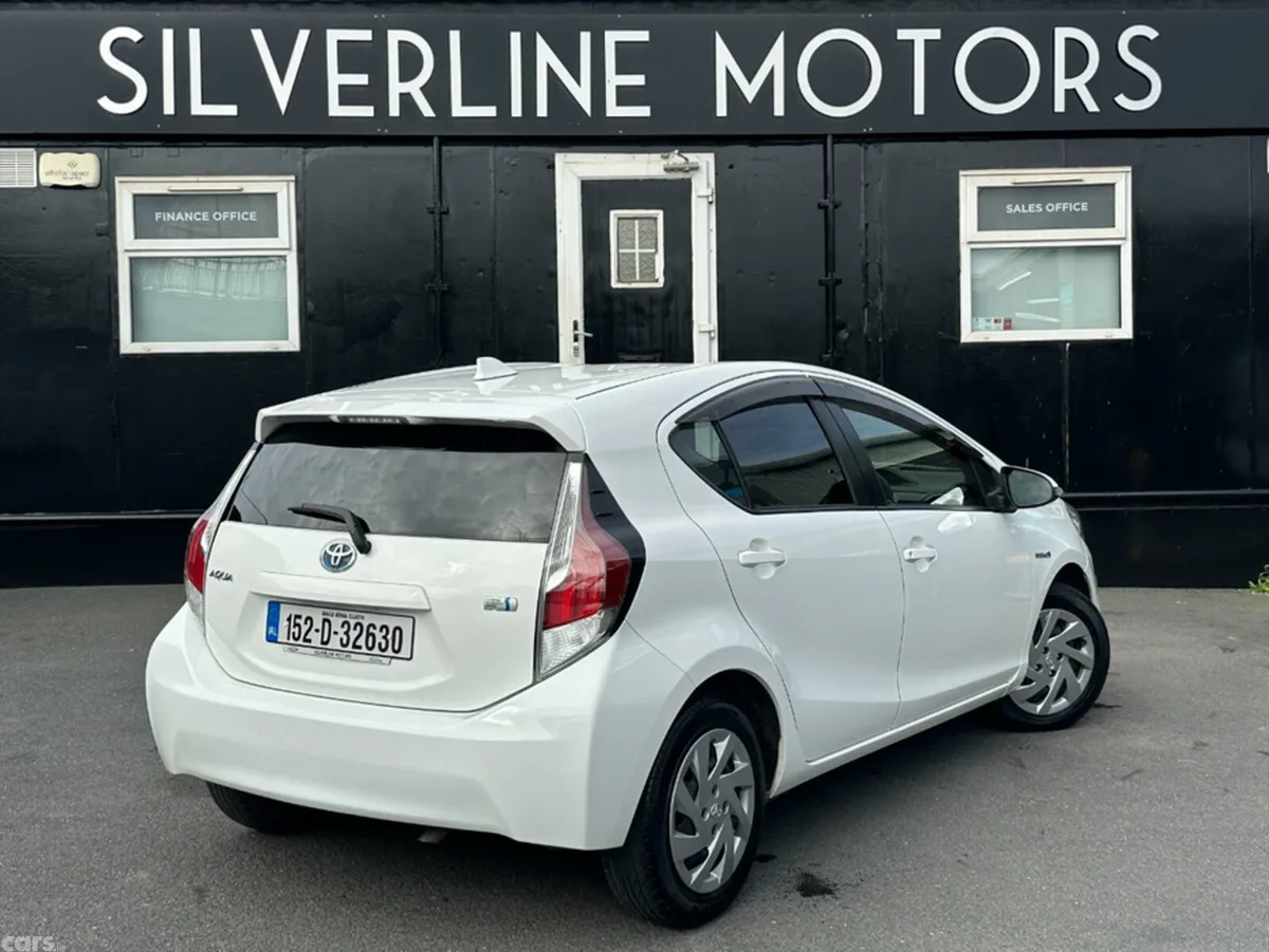Toyota Aqua Hatchback, Petrol Hybrid, 2015, White