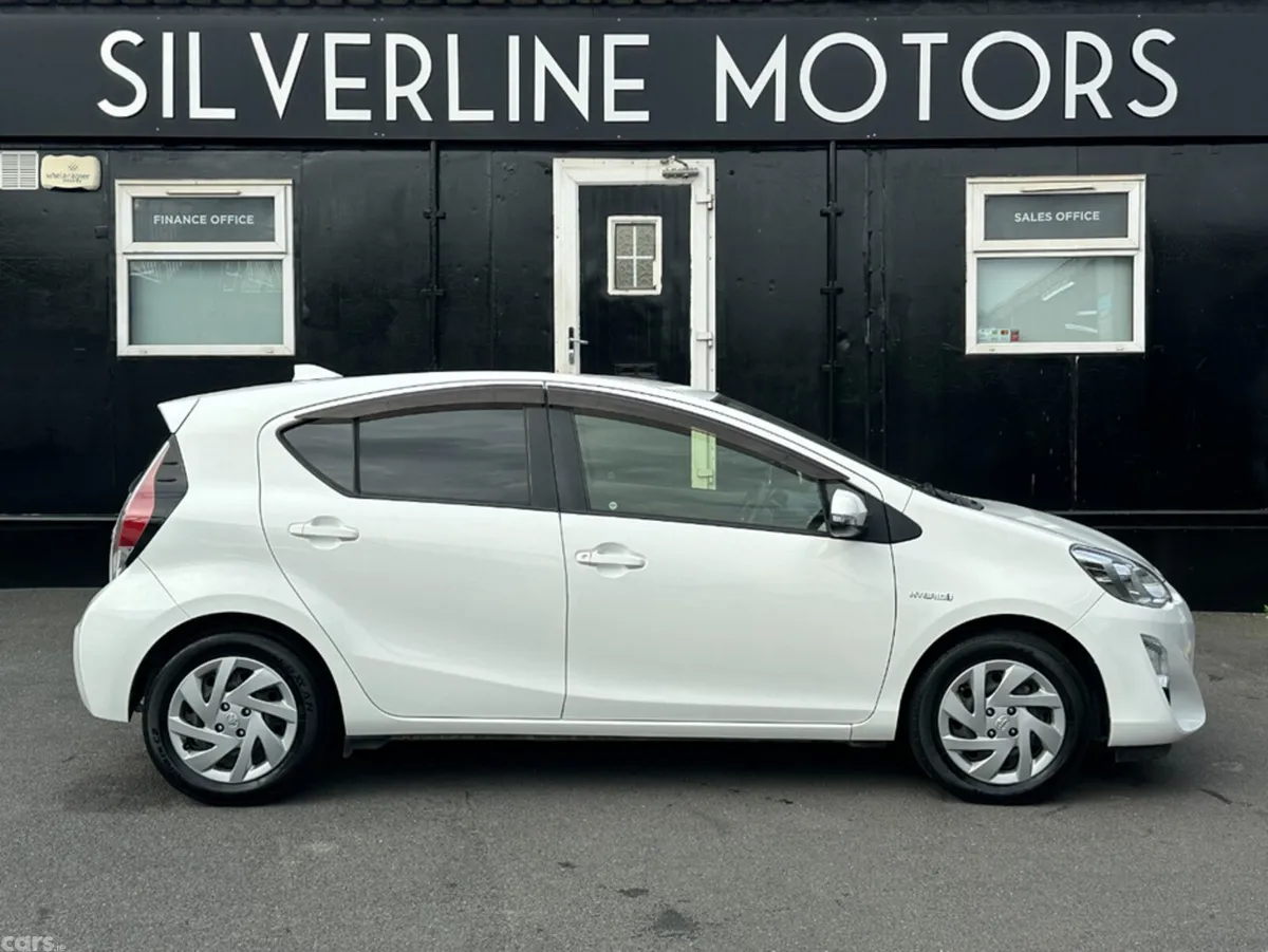 Toyota Aqua Hatchback, Petrol Hybrid, 2015, White