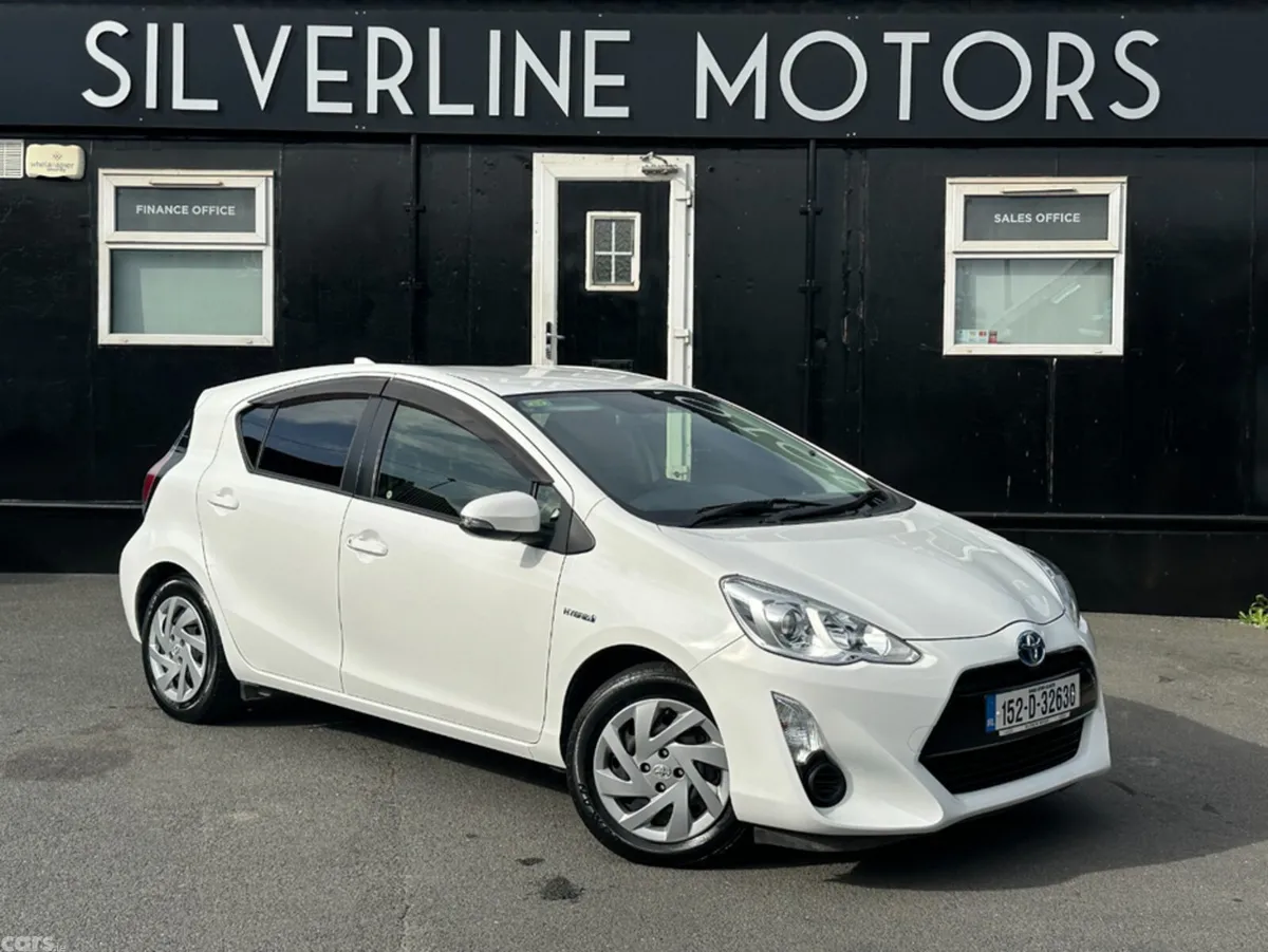 Toyota Aqua Hatchback, Petrol Hybrid, 2015, White