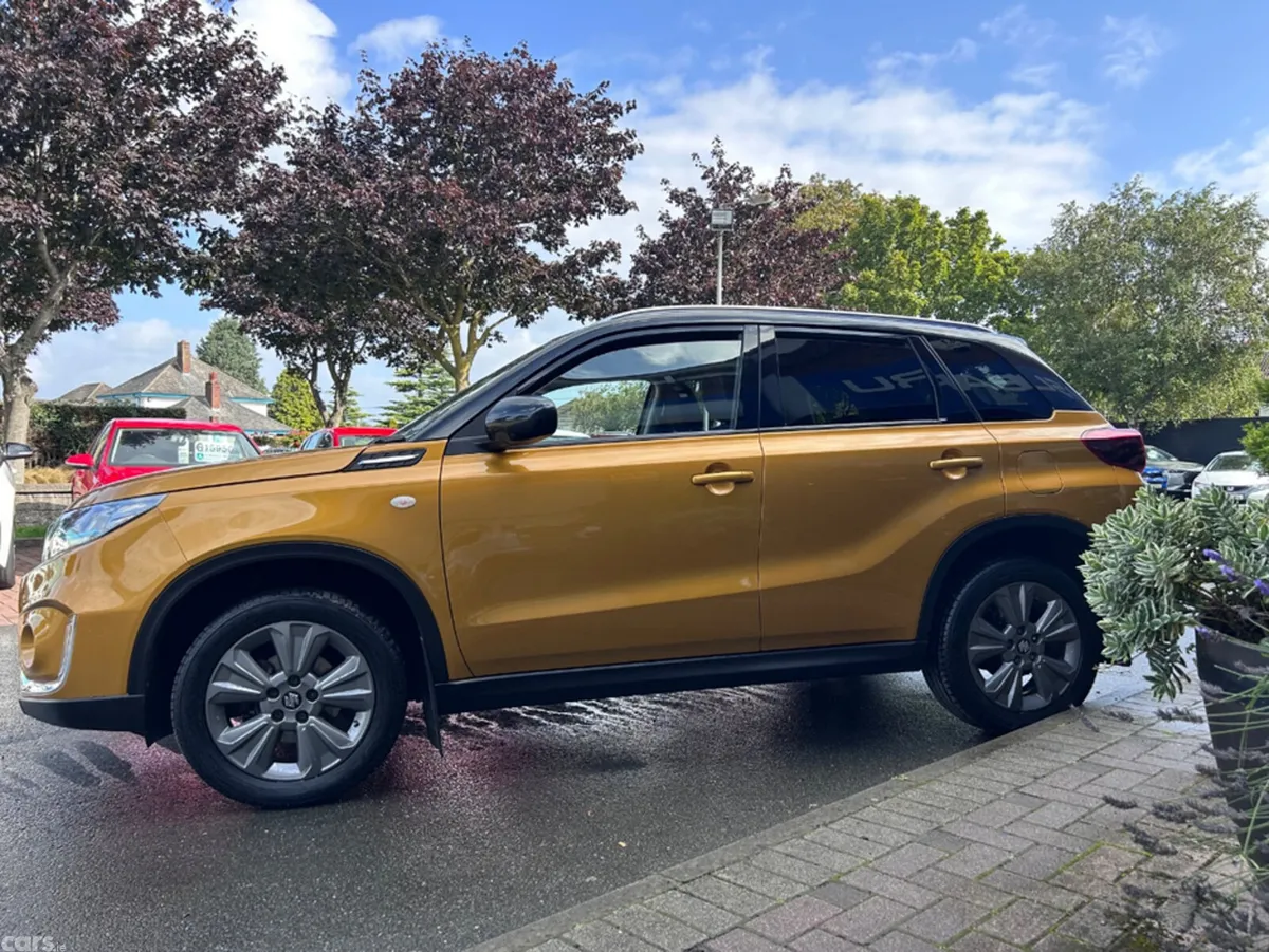 Suzuki Vitara SUV, Petrol, 2024, Gold