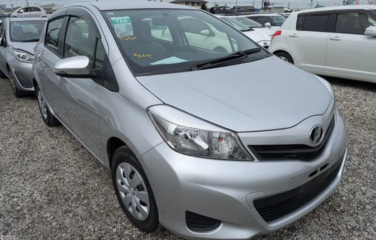 Toyota Vitz Hatchback, Petrol, 2013, Silver