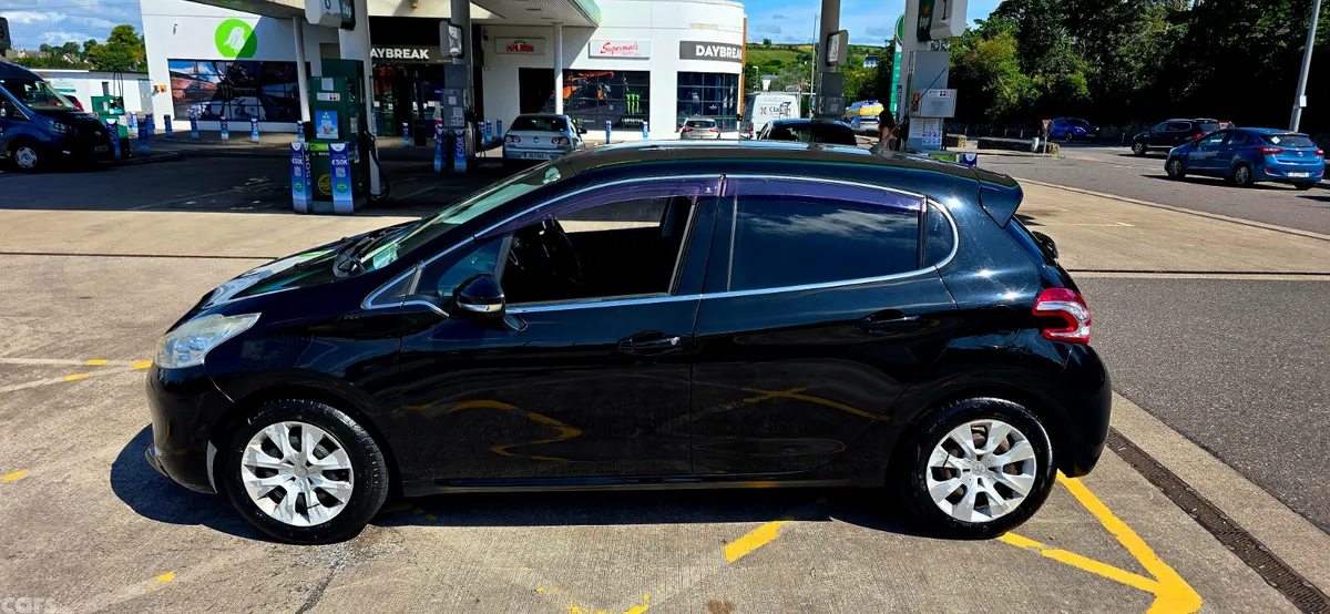 Peugeot 208 Hatchback, Petrol, 2015, Black