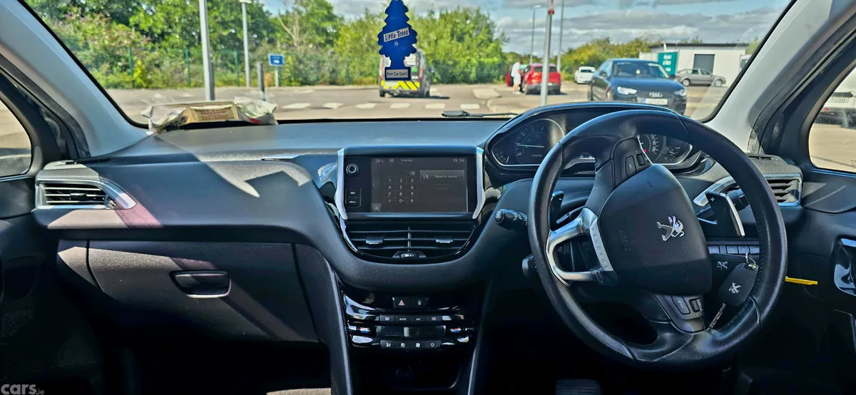 Peugeot 208 Hatchback, Petrol, 2015, Black