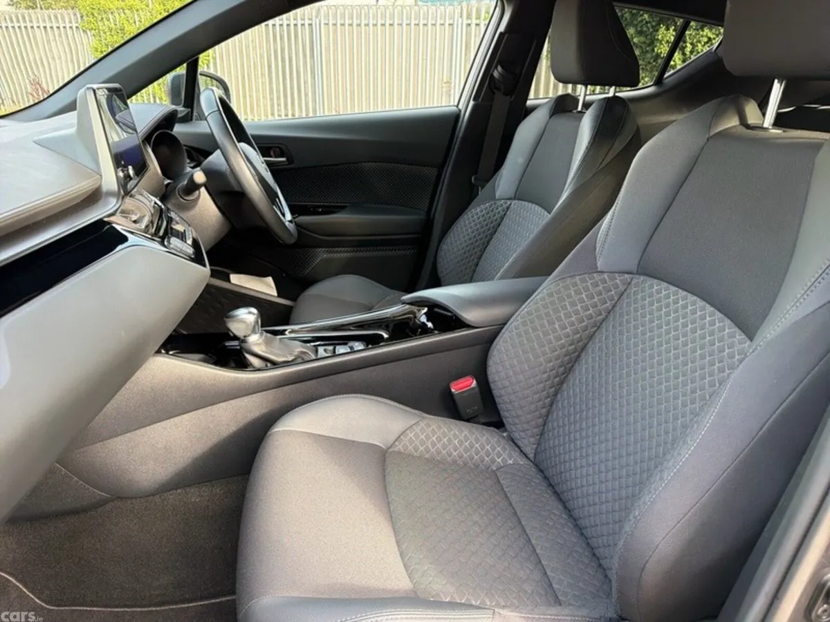 Toyota C-HR SUV, Petrol Hybrid, 2023, Grey