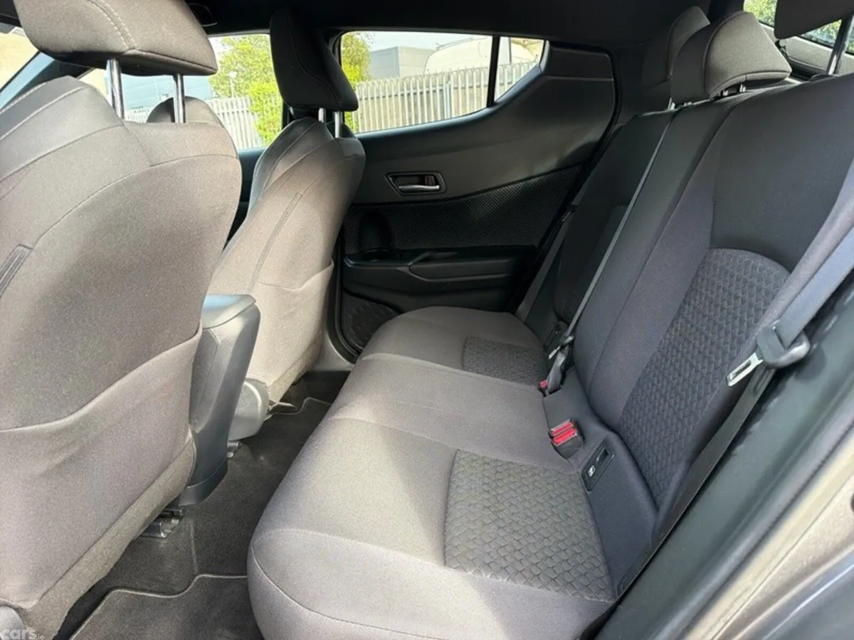 Toyota C-HR SUV, Petrol Hybrid, 2023, Grey