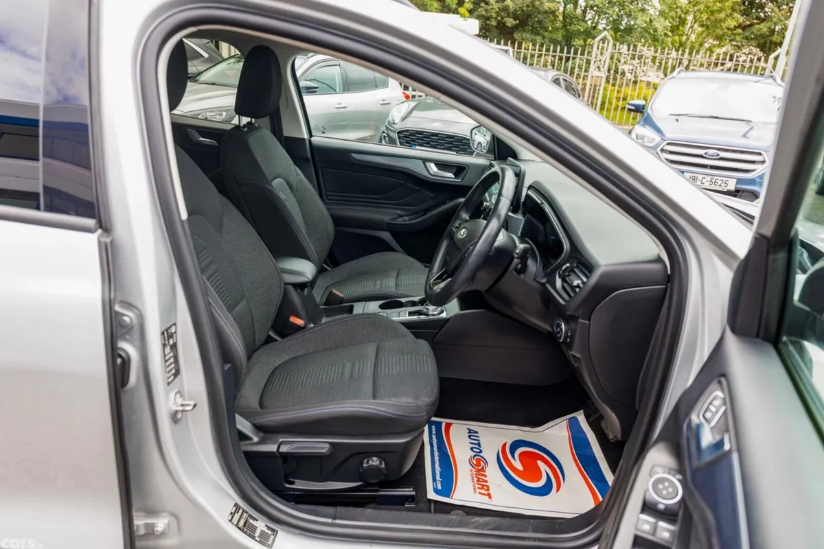 Ford Focus Hatchback, Petrol, 2020, Grey