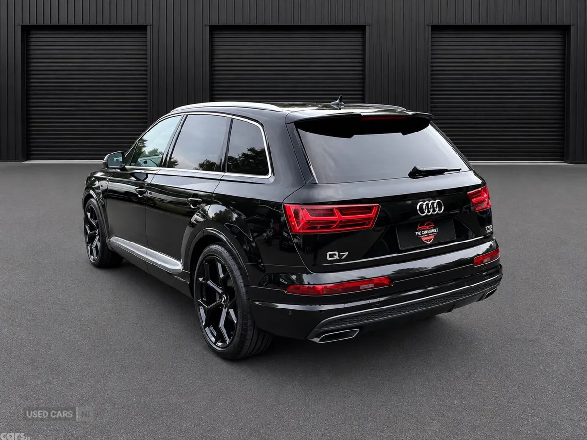Audi Q7 , Petrol, 2016, Black