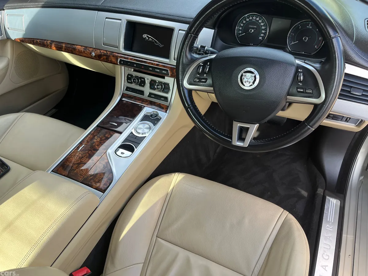 Jaguar XF Saloon, Diesel, 2014, Gold