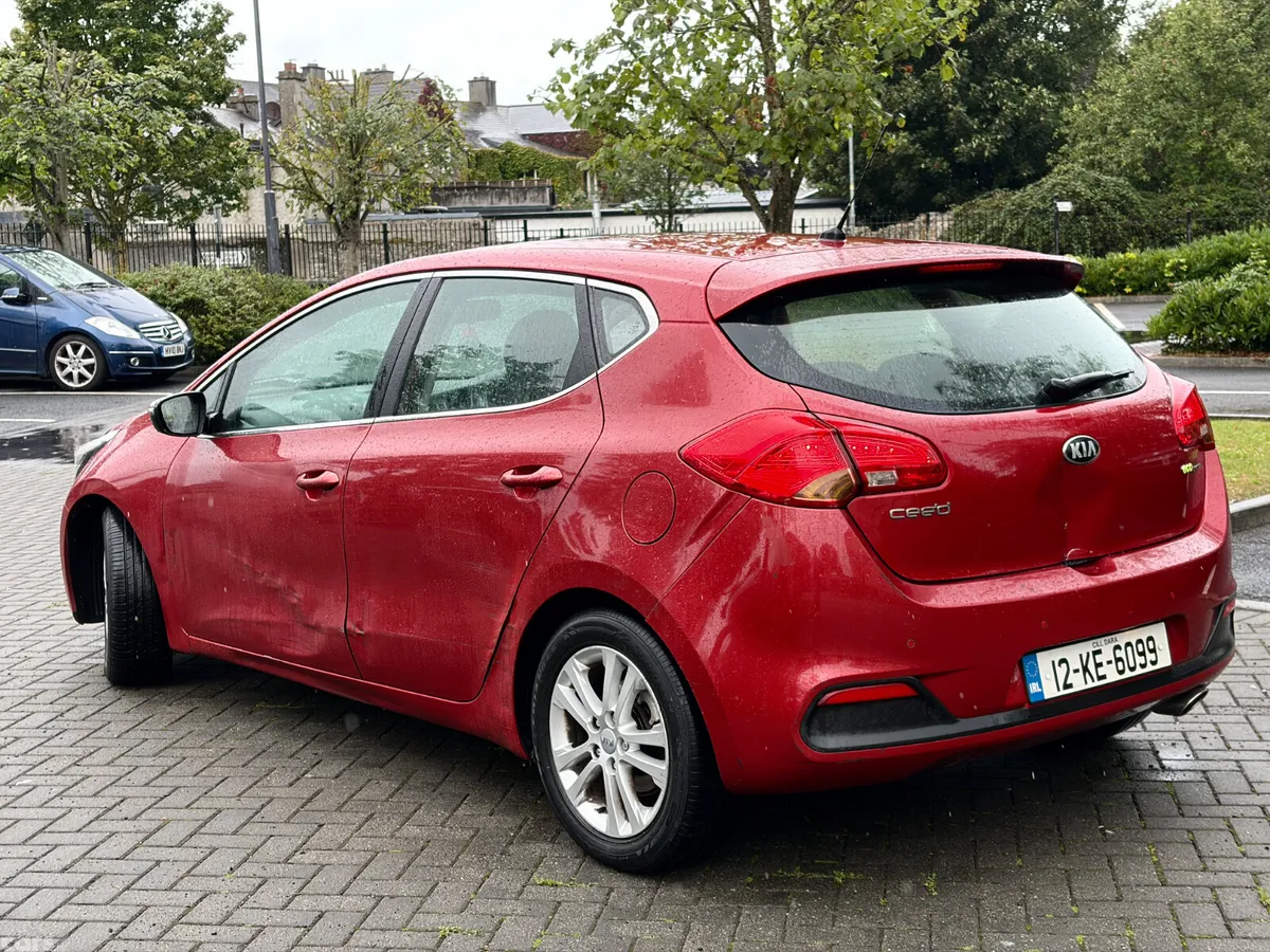 Kia Ceed Hatchback, Diesel, 2012, Red