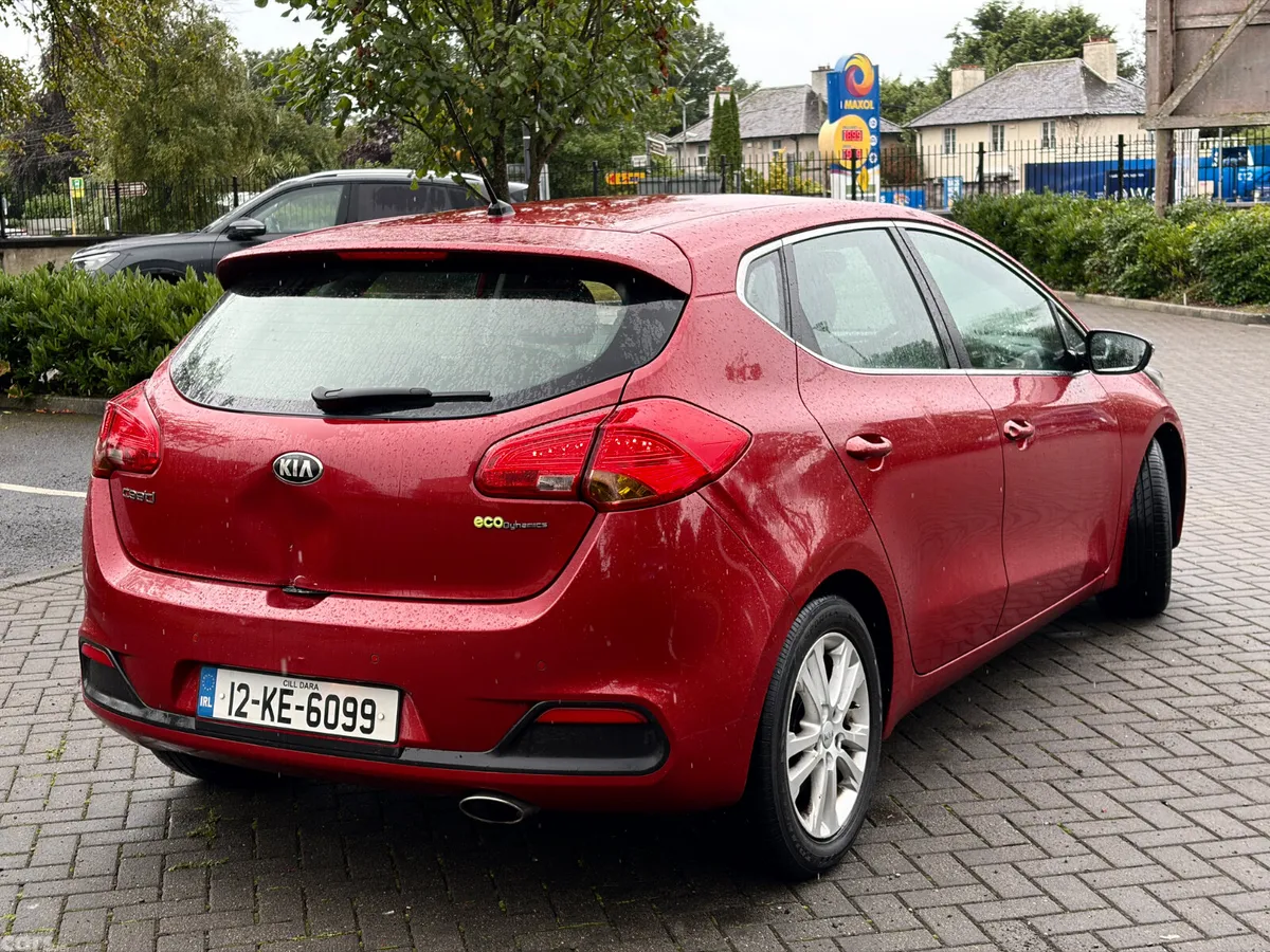 Kia Ceed Hatchback, Diesel, 2012, Red