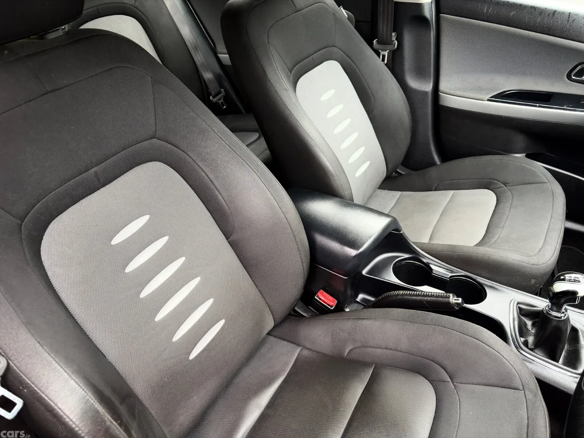 Kia Ceed Hatchback, Diesel, 2012, Red