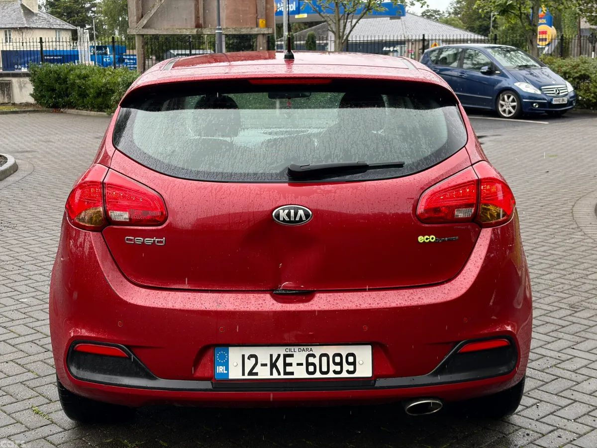 Kia Ceed Hatchback, Diesel, 2012, Red