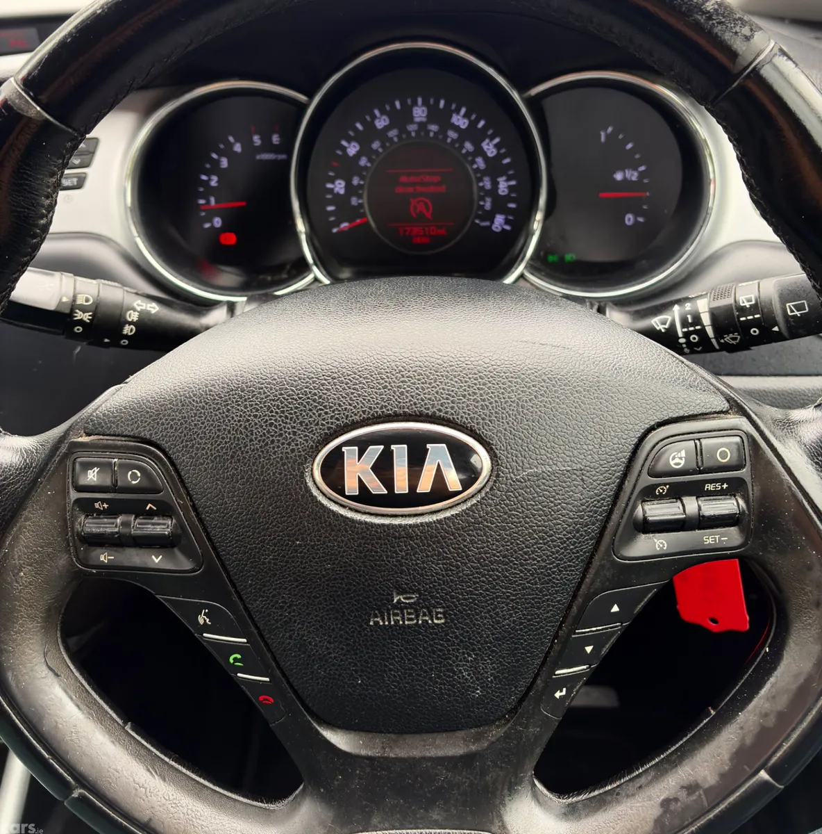 Kia Ceed Hatchback, Diesel, 2012, Red
