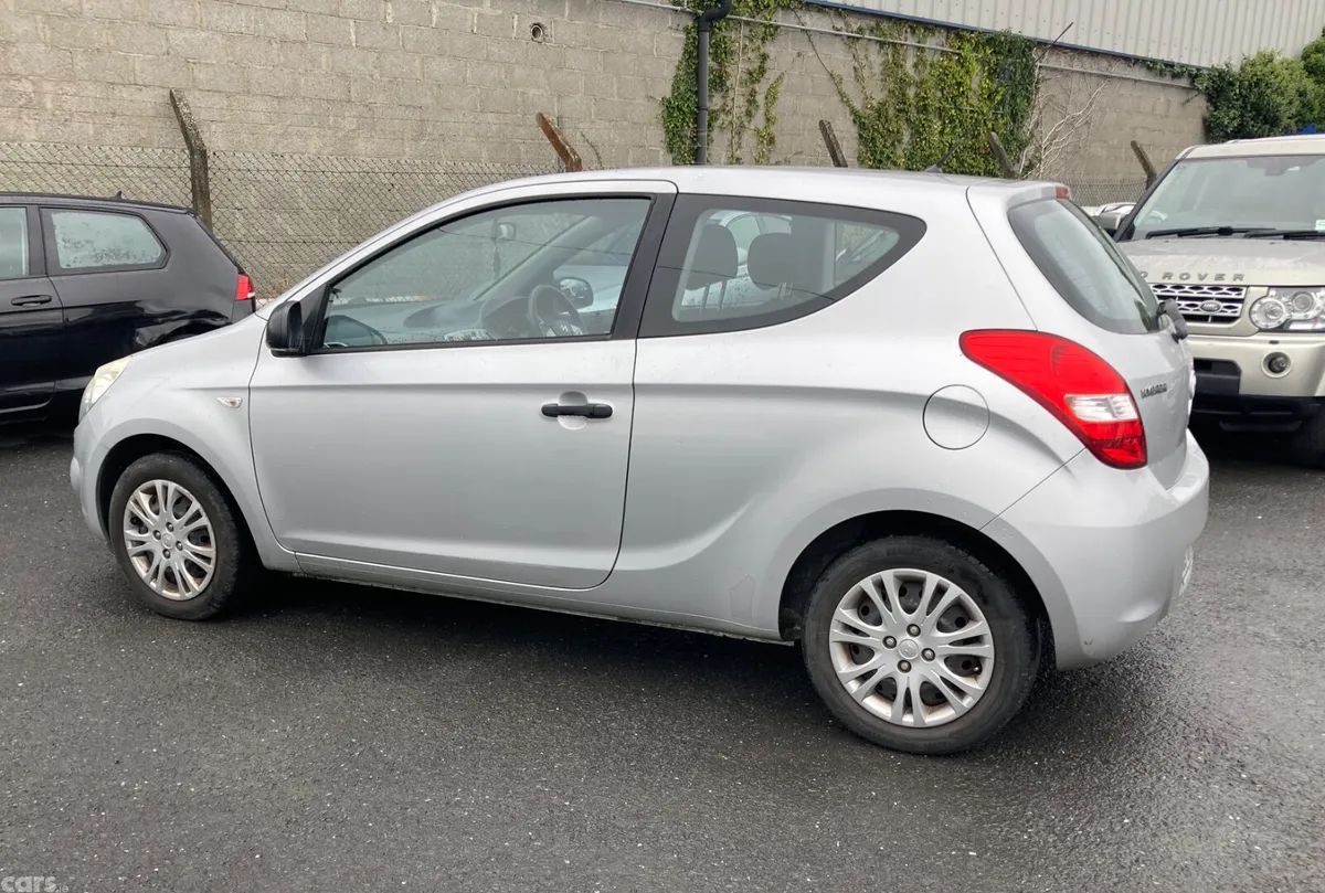 Hyundai i20 Hatchback, Petrol, 2009, Silver