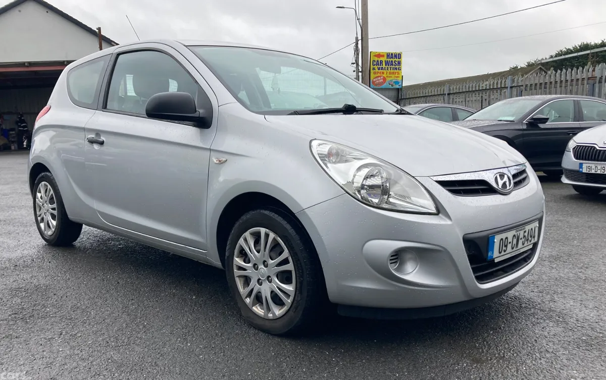 Hyundai i20 Hatchback, Petrol, 2009, Silver