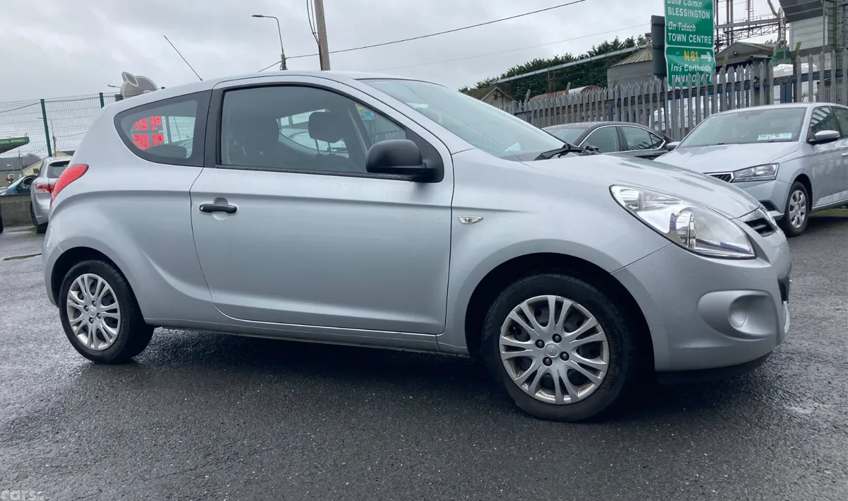 Hyundai i20 Hatchback, Petrol, 2009, Silver