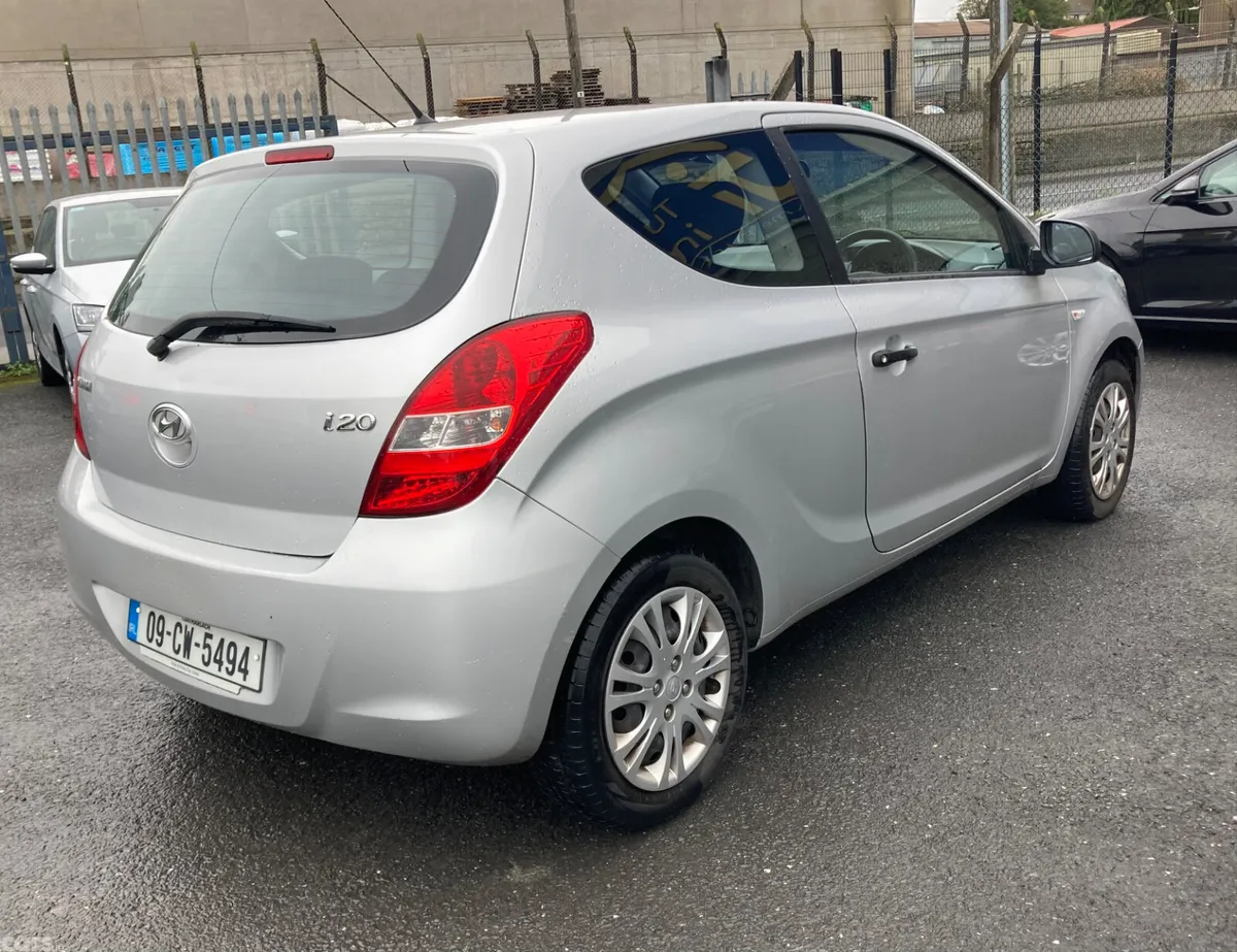 Hyundai i20 Hatchback, Petrol, 2009, Silver