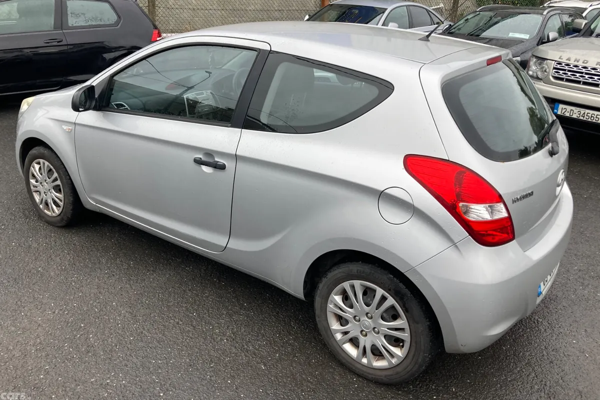 Hyundai i20 Hatchback, Petrol, 2009, Silver