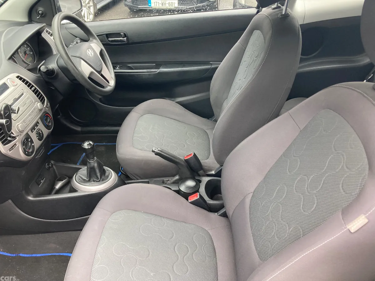 Hyundai i20 Hatchback, Petrol, 2009, Silver