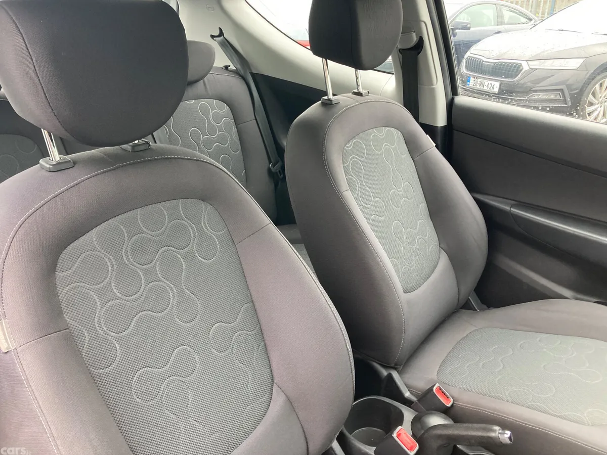 Hyundai i20 Hatchback, Petrol, 2009, Silver