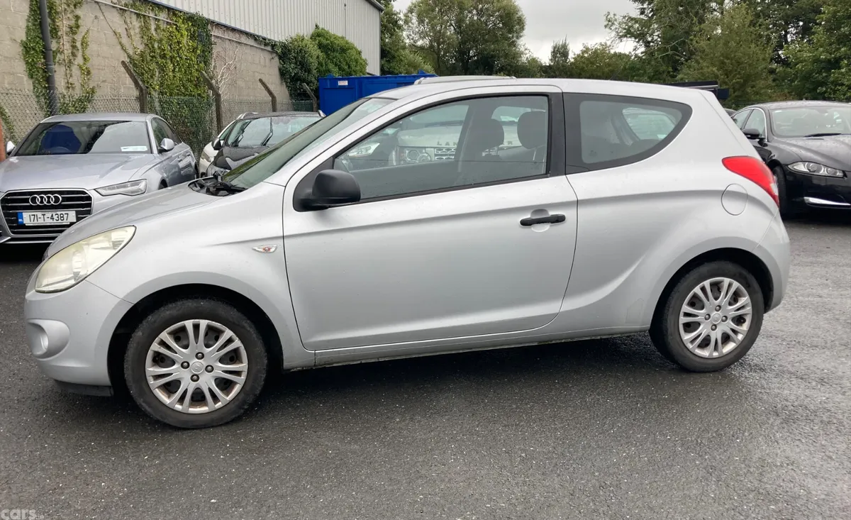 Hyundai i20 Hatchback, Petrol, 2009, Silver