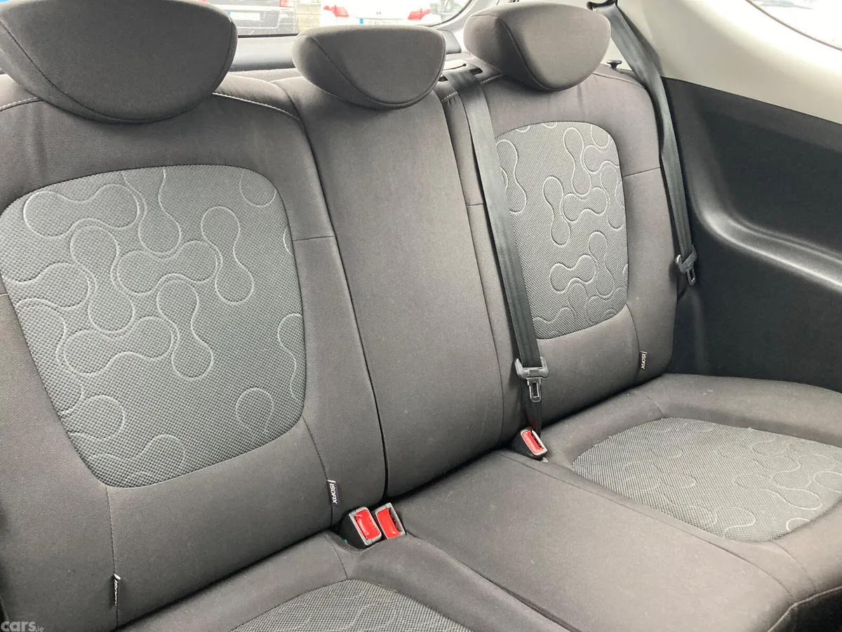 Hyundai i20 Hatchback, Petrol, 2009, Silver