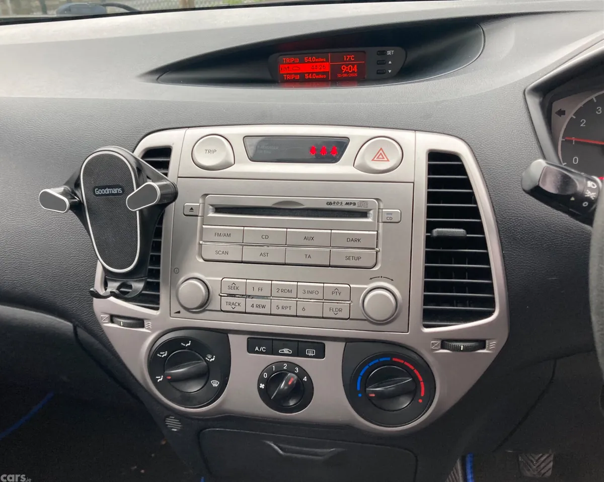 Hyundai i20 Hatchback, Petrol, 2009, Silver
