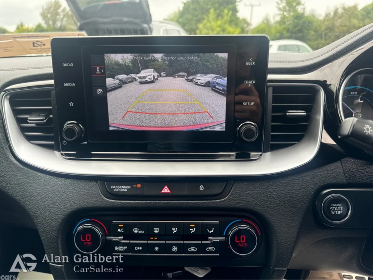 Kia XCeed Hatchback, Petrol Plug-in Hybrid, 2023, Red