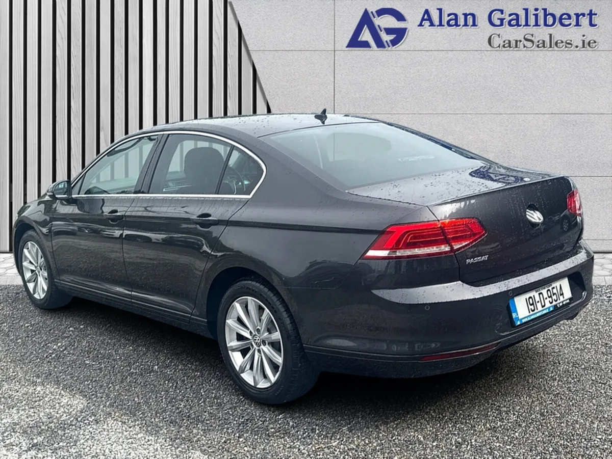 Volkswagen Passat Saloon, Diesel, 2019, Grey