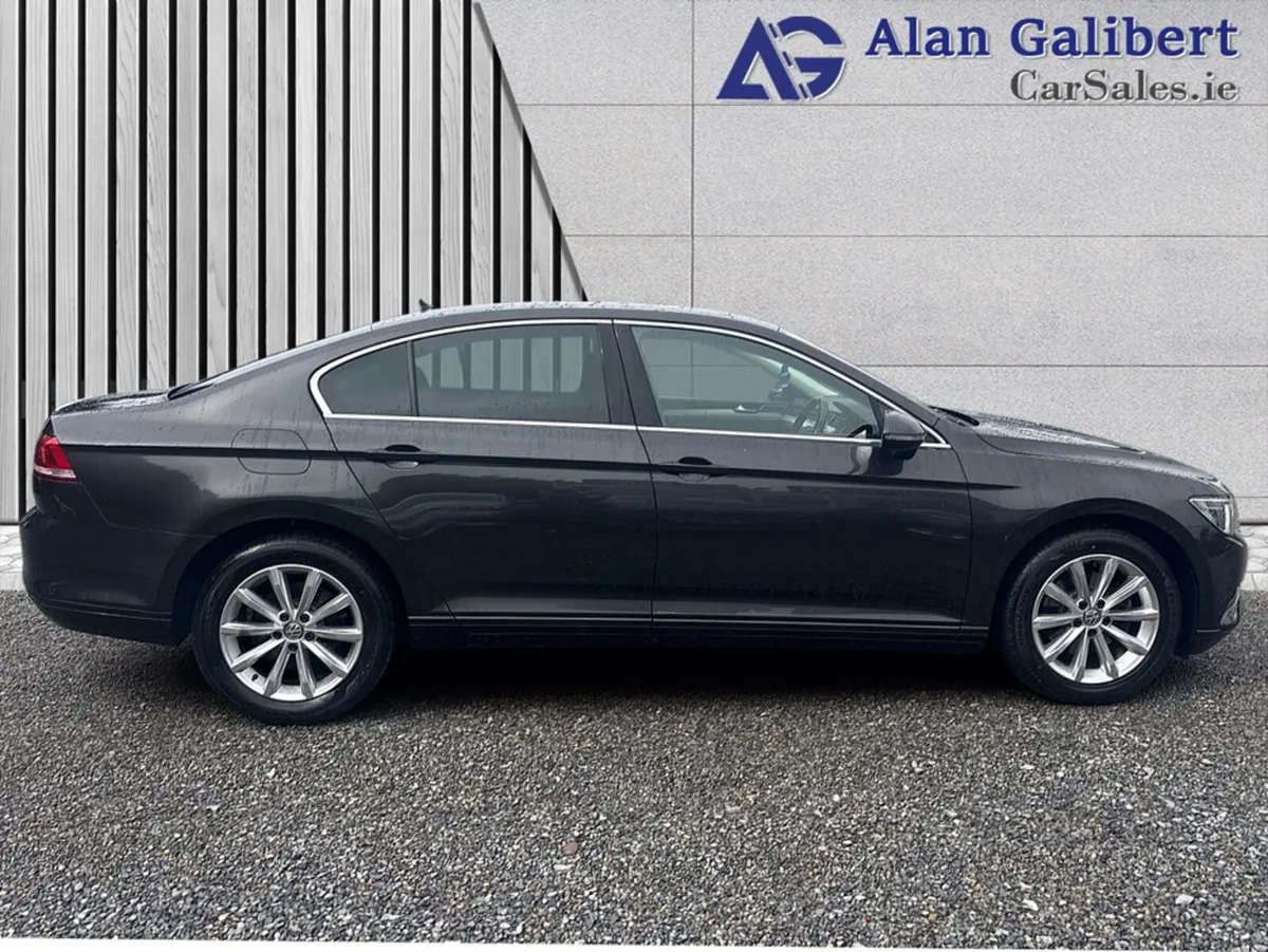 Volkswagen Passat Saloon, Diesel, 2019, Grey