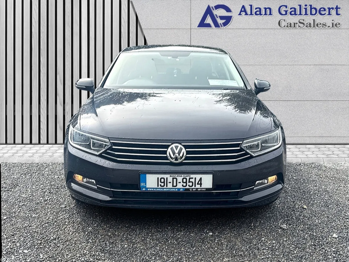 Volkswagen Passat Saloon, Diesel, 2019, Grey