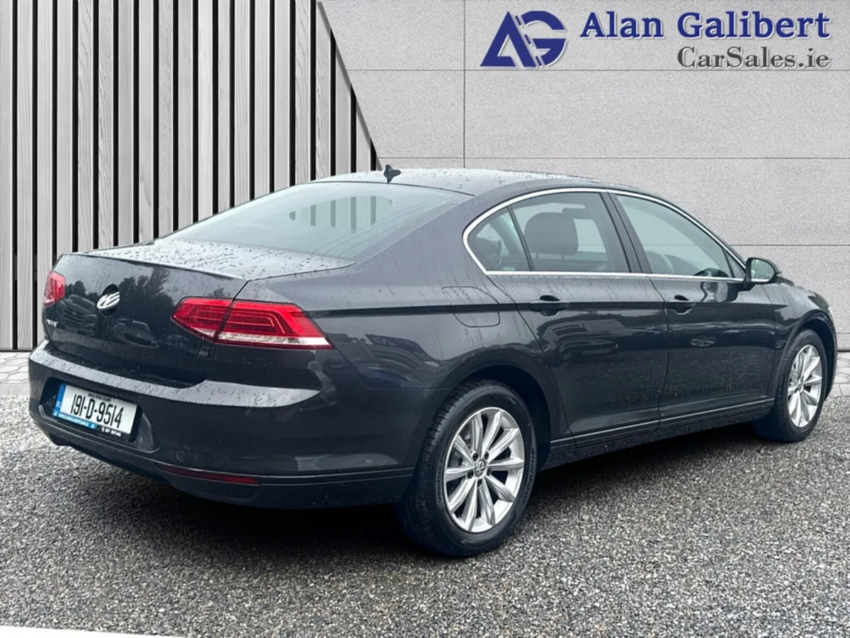 Volkswagen Passat Saloon, Diesel, 2019, Grey