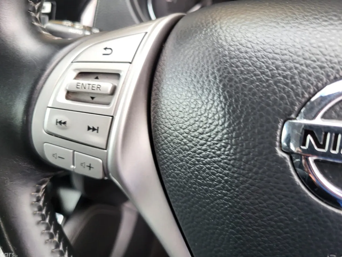 Nissan Qashqai MPV, Diesel, 2014, Brown