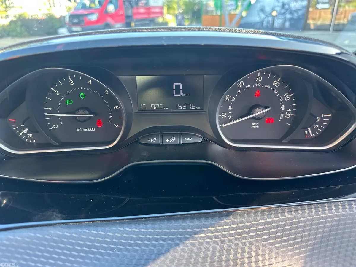 Peugeot 2008 SUV, Petrol, 2015, White
