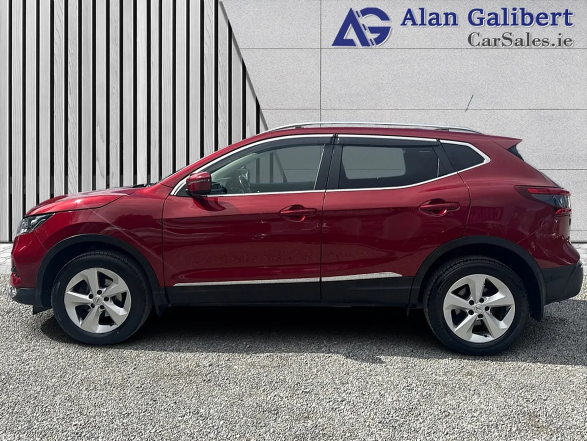 Nissan Qashqai MPV, Petrol, 2020, Red
