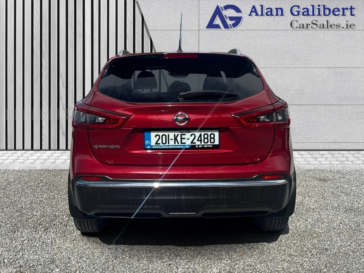 Nissan Qashqai MPV, Petrol, 2020, Red