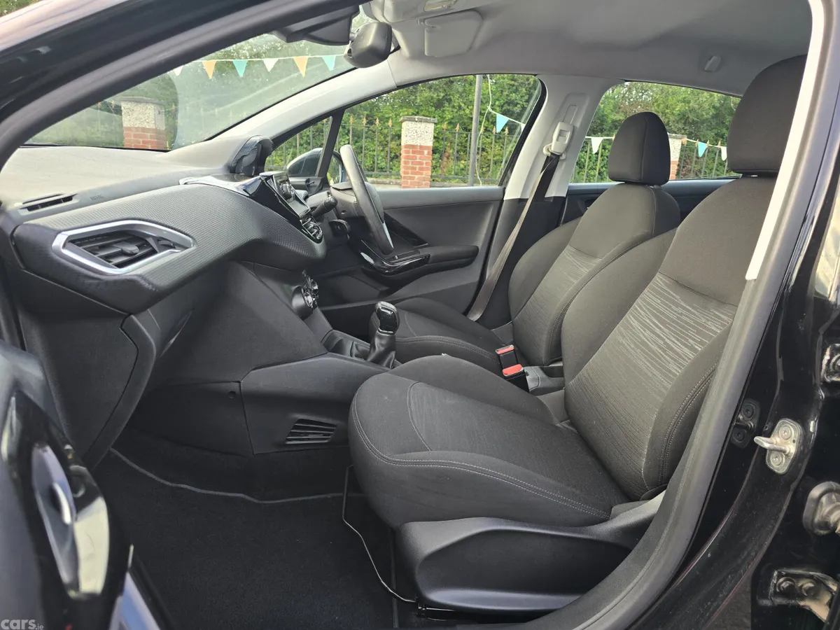 Peugeot 208 Hatchback, Diesel, 2018, Black