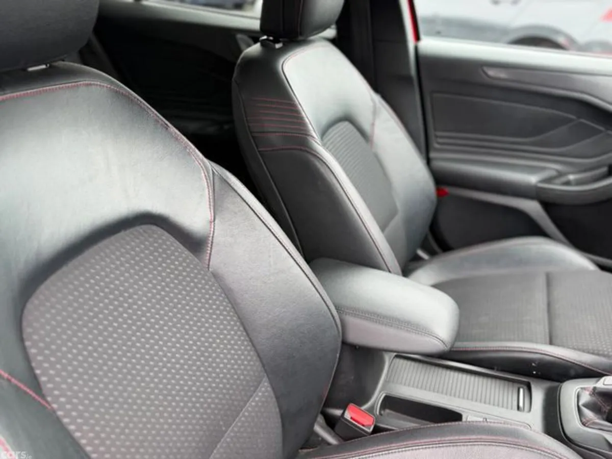 Ford Focus Hatchback, Diesel, 2019, Red