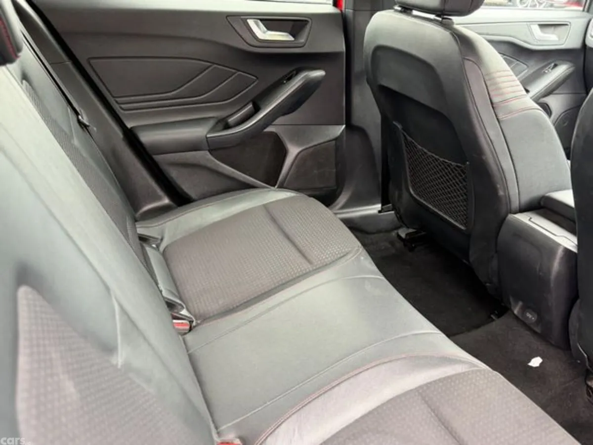 Ford Focus Hatchback, Diesel, 2019, Red