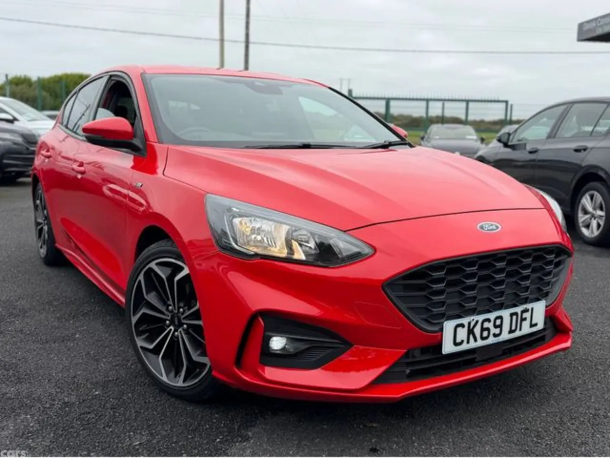 Ford Focus Hatchback, Diesel, 2019, Red