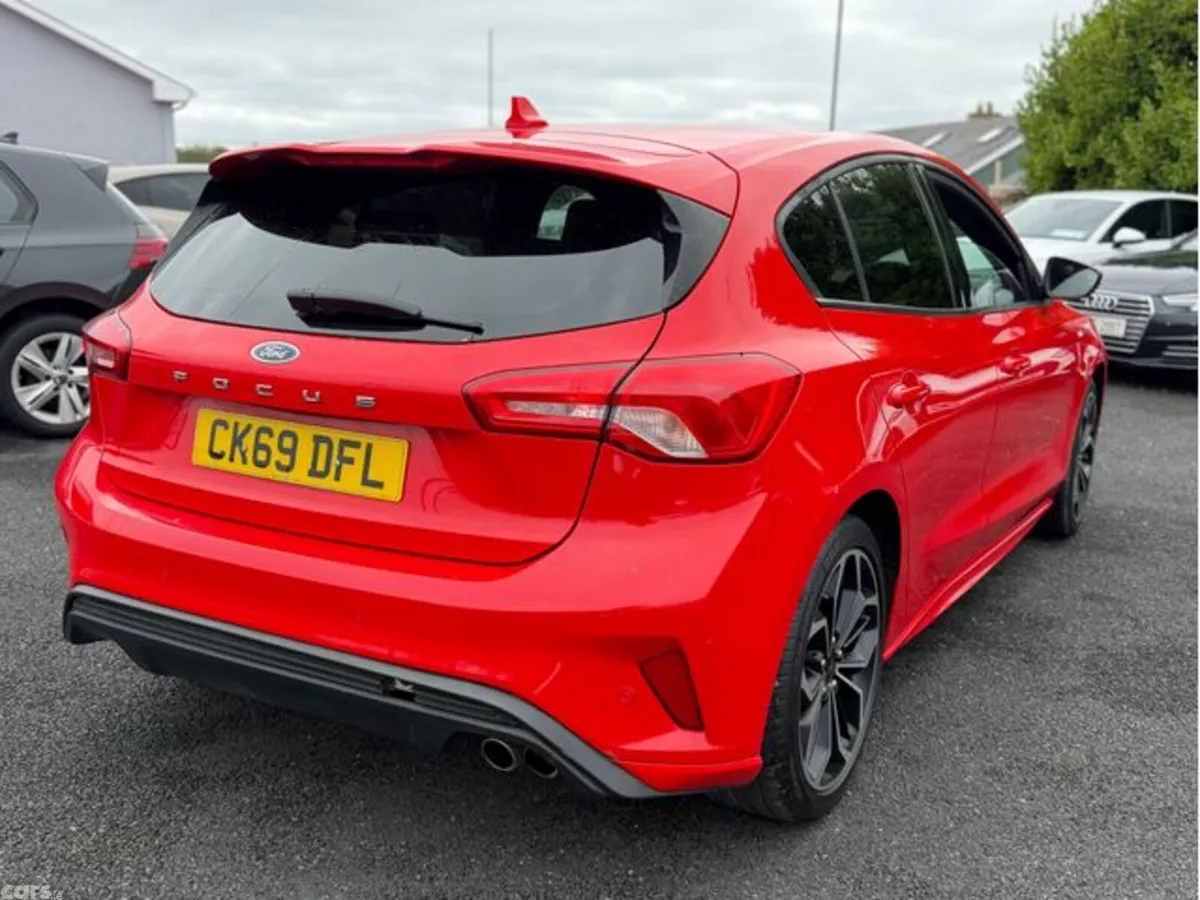 Ford Focus Hatchback, Diesel, 2019, Red