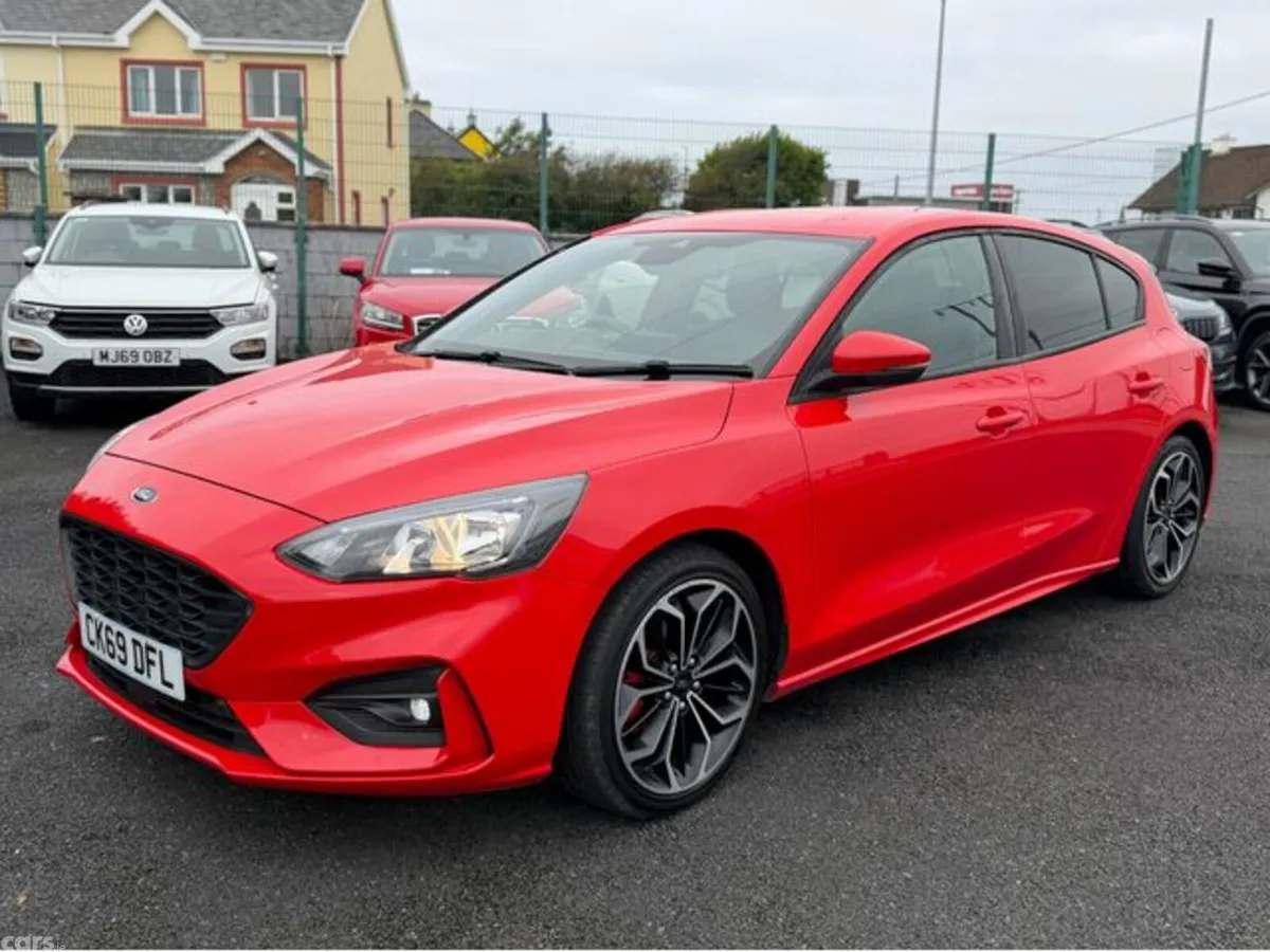 Ford Focus Hatchback, Diesel, 2019, Red