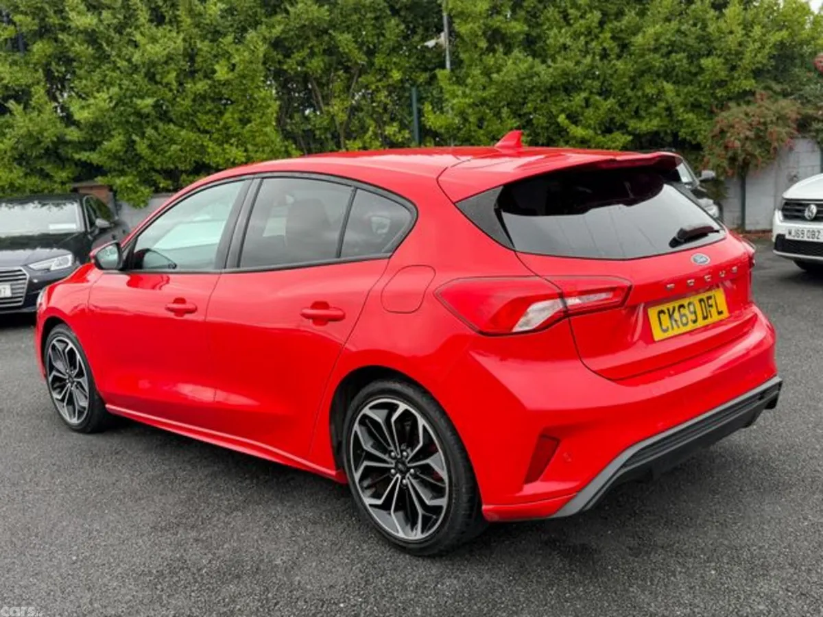 Ford Focus Hatchback, Diesel, 2019, Red
