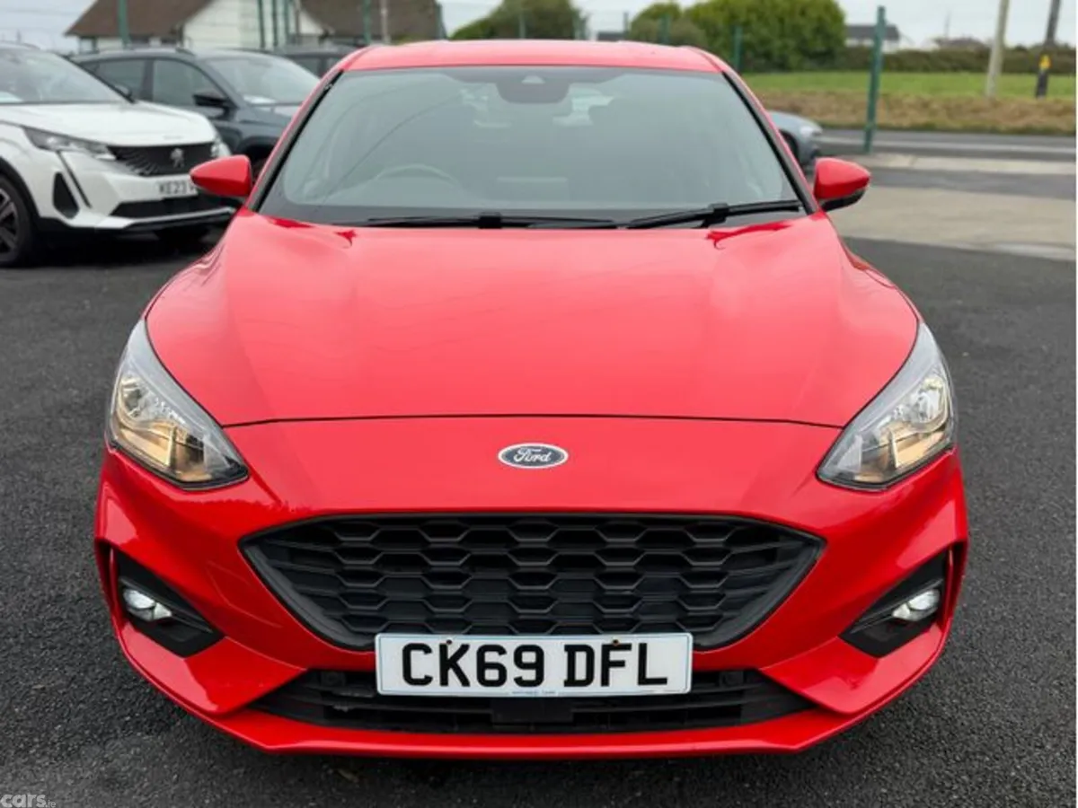 Ford Focus Hatchback, Diesel, 2019, Red