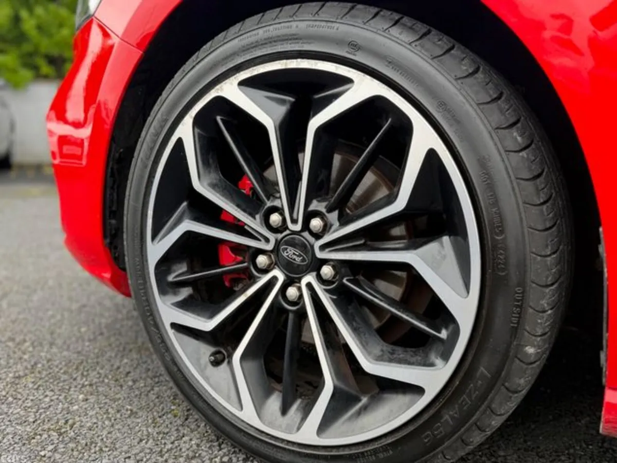 Ford Focus Hatchback, Diesel, 2019, Red