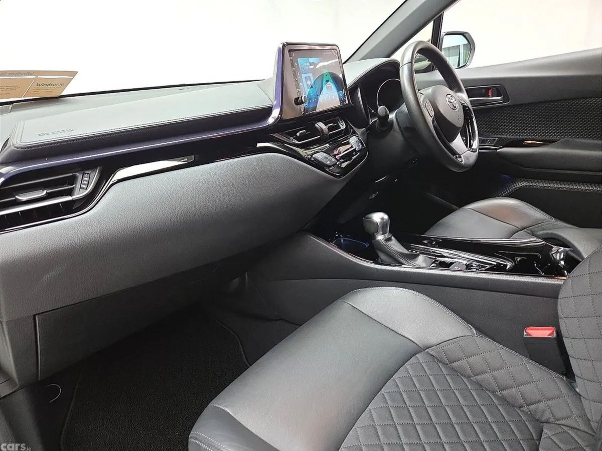 Toyota C-HR SUV, Petrol Hybrid, 2021, White