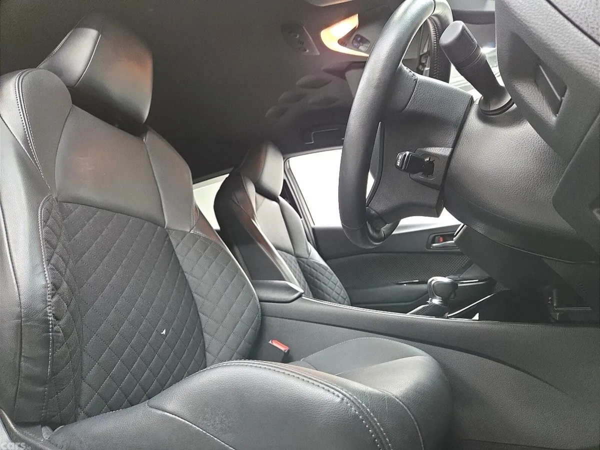 Toyota C-HR SUV, Petrol Hybrid, 2021, White