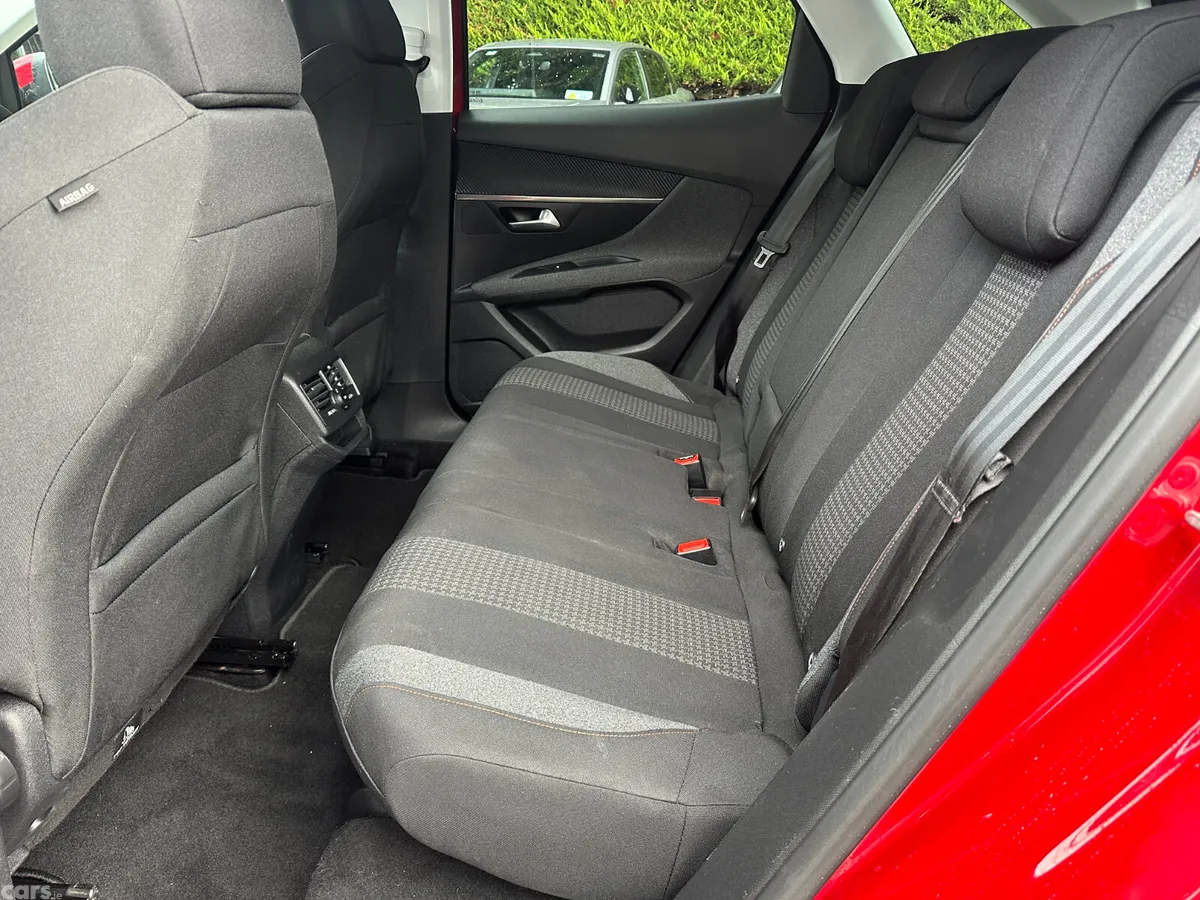 Peugeot 3008 MPV, Diesel, 2020, Red