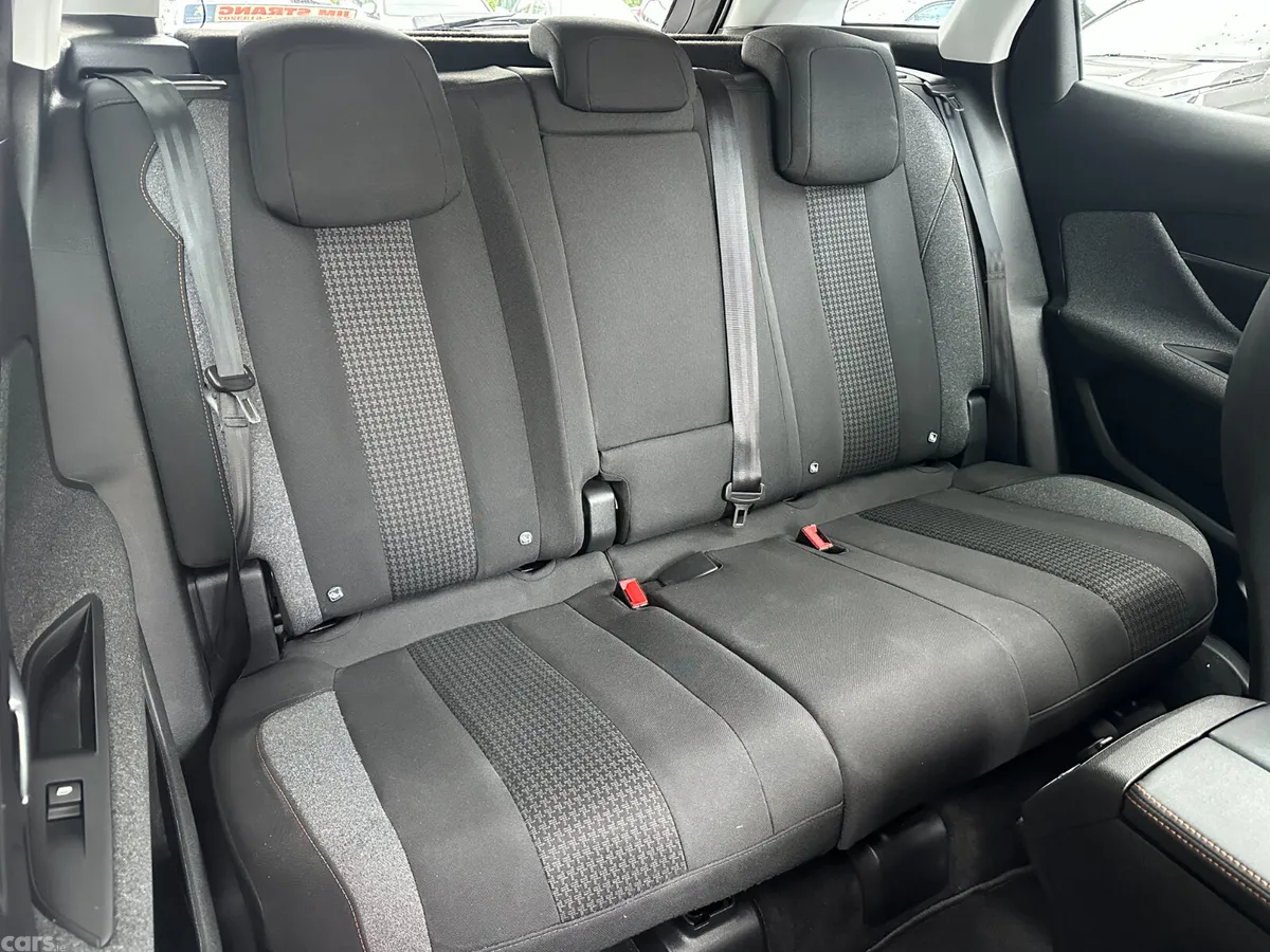 Peugeot 3008 MPV, Diesel, 2020, Red