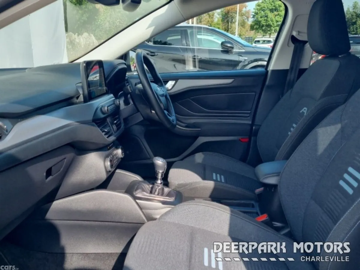 Ford Focus Hatchback, Petrol, 2023, Grey